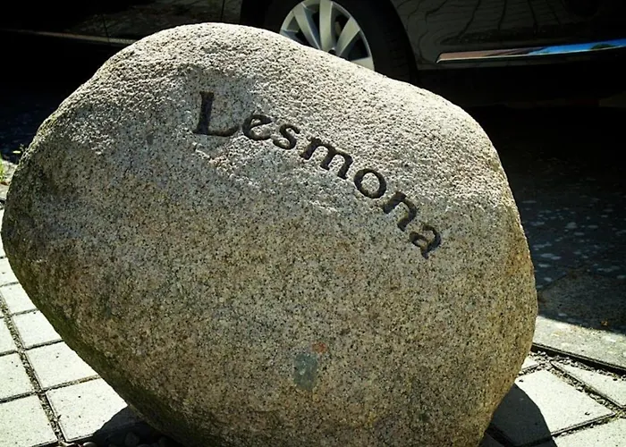 Lesmona, 3 Дунен